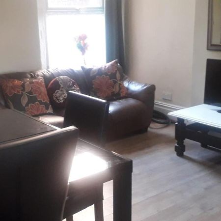 Bright Home Guest House Manchester Bagian luar foto