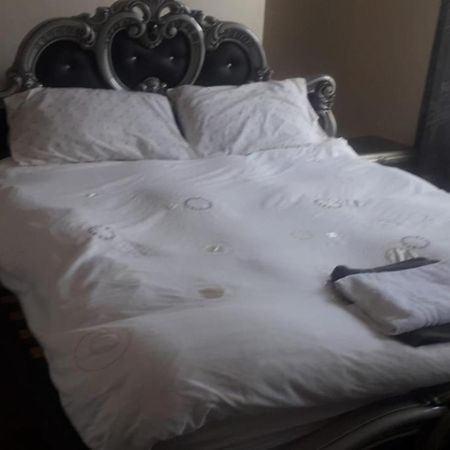 Bright Home Guest House Manchester Bagian luar foto
