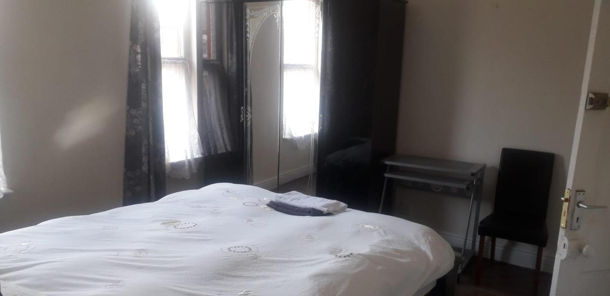 Bright Home Guest House Manchester Bagian luar foto