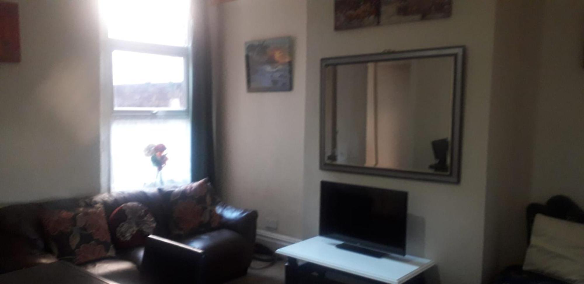 Bright Home Guest House Manchester Bagian luar foto