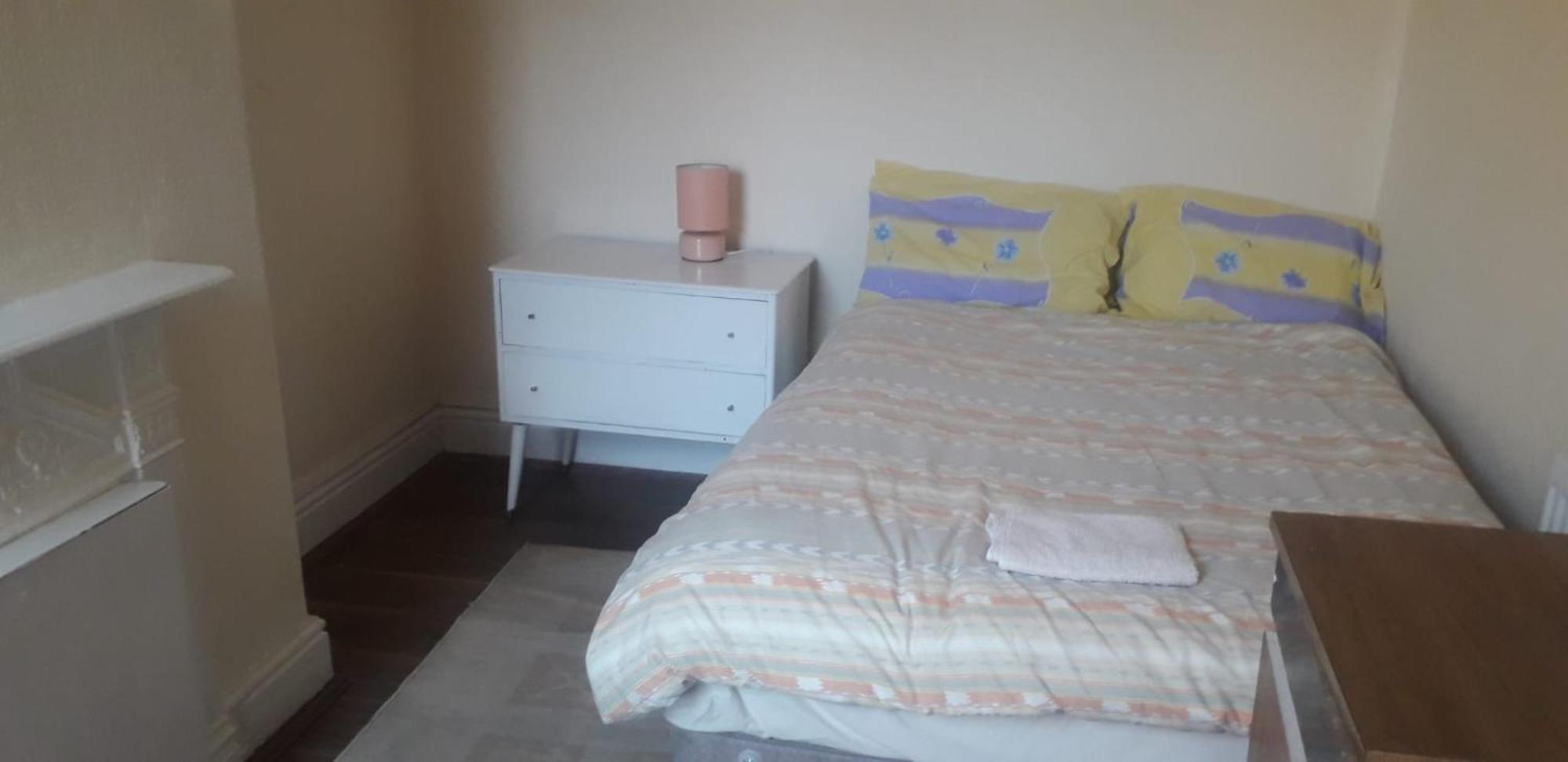 Bright Home Guest House Manchester Bagian luar foto